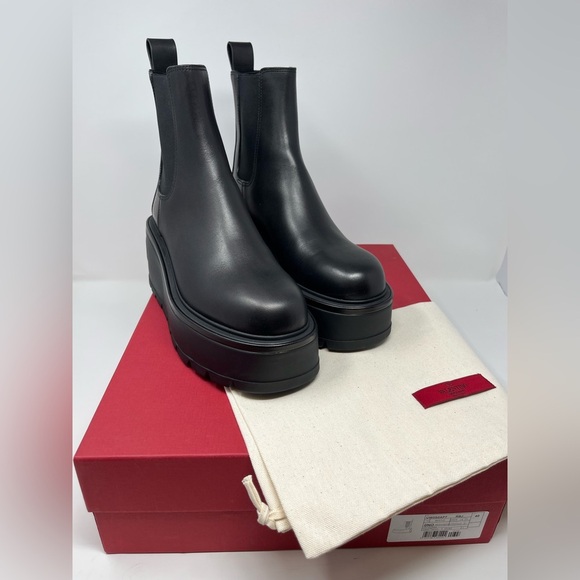 Valentino Garavani Uniqueform Platform Vlogo Chelsea Bootie Black EU 40 US 10 - Picture 1 of 9